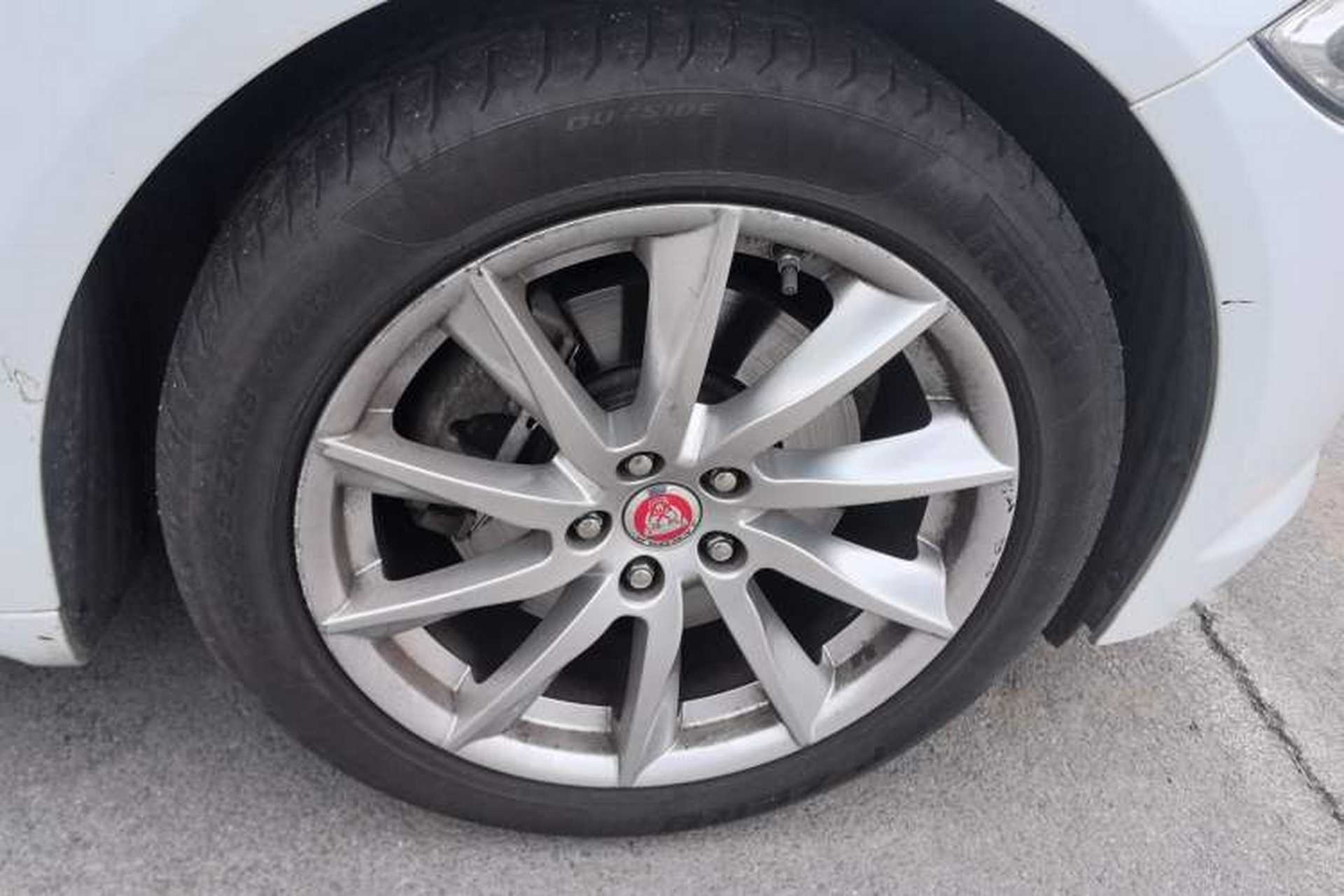 Used Jaguar XF 2015 XF 2.0T Sportbrake Luxury Edition Right Front Wheel Hub