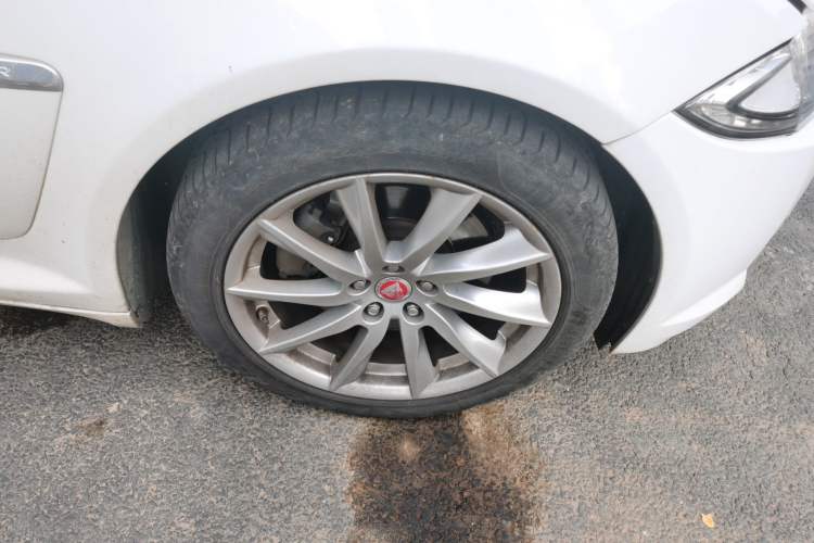 Used Jaguar XF 2015 XF 2.0T Sportbrake Luxury Edition Right Front Wheel Hub