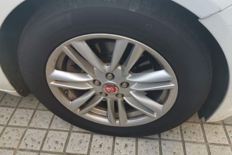Used Jaguar XF 2015 XF 2.0T Prestige Edition Right Front Wheel Hub