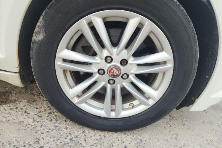 Used Jaguar XF 2015 XF 2.0T Prestige Edition Right Front Wheel Hub
