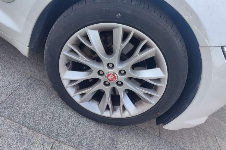 Used Jaguar XF 2015 XF 2.0T Luxury Edition Right Front Wheel Hub