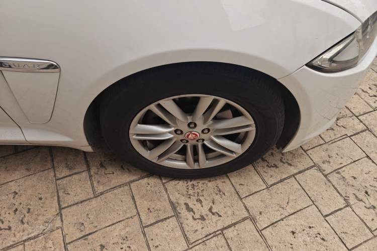 Used Jaguar XF 2015 XF 2.0T Prestige Edition Right Front Wheel Hub