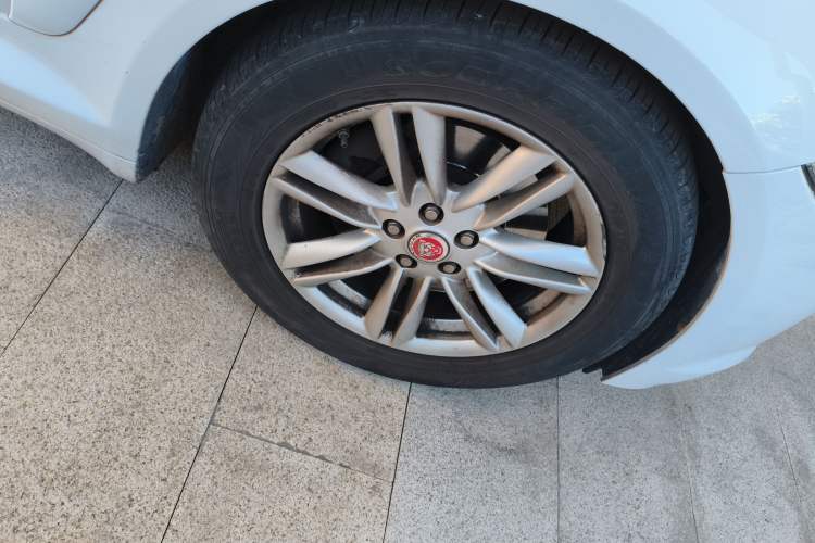 Used Jaguar XF 2015 XF 2.0T Prestige Edition Right Front Wheel Hub