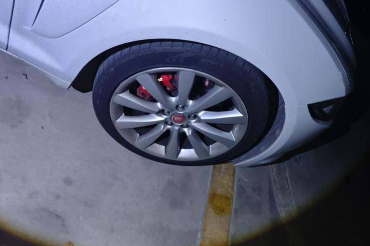 Used Jaguar XF 2015 XF 2.0T Luxury Edition Right Front Wheel Hub