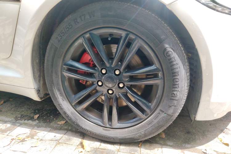 Used Jaguar XF 2015 XF 2.0T Prestige Edition Right Front Wheel Hub