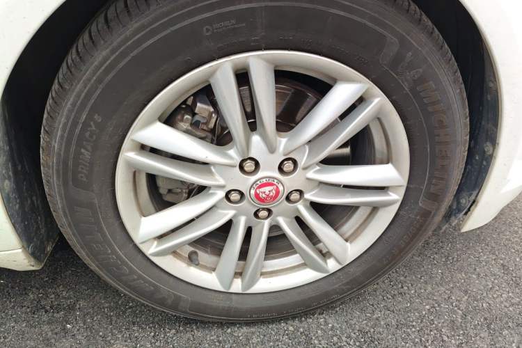 Used Jaguar XF 2015 XF 2.0T Sportbrake Luxury Edition Right Front Wheel Hub