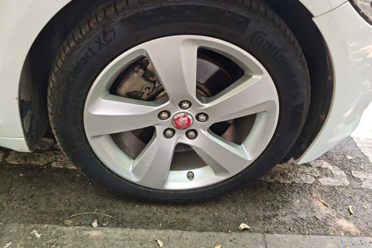 Used Jaguar XF 2015 XF 2.0T Sportbrake Luxury Edition Right Front Wheel Hub