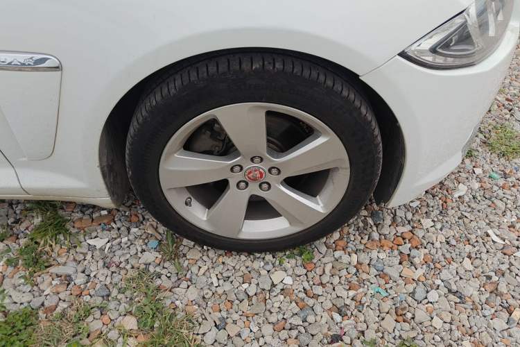 Used Jaguar XF 2015 XF 2.0T Sportbrake Luxury Edition Right Front Wheel Hub
