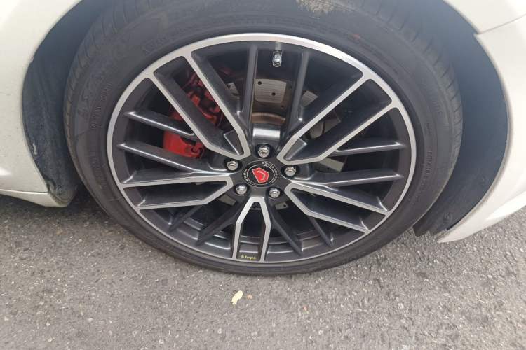 Used Jaguar XF 2015 XF 2.0T Prestige Edition Right Front Wheel Hub