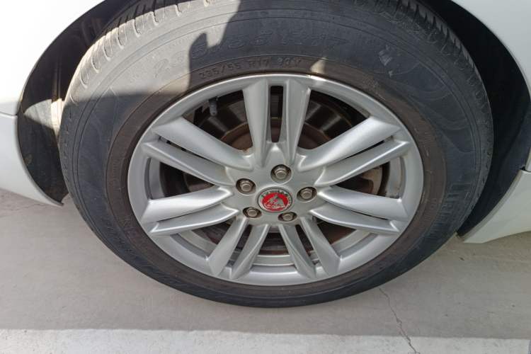 Used Jaguar XF 2015 XF 2.0T Sportbrake Luxury Edition Right Rear Wheel Hub