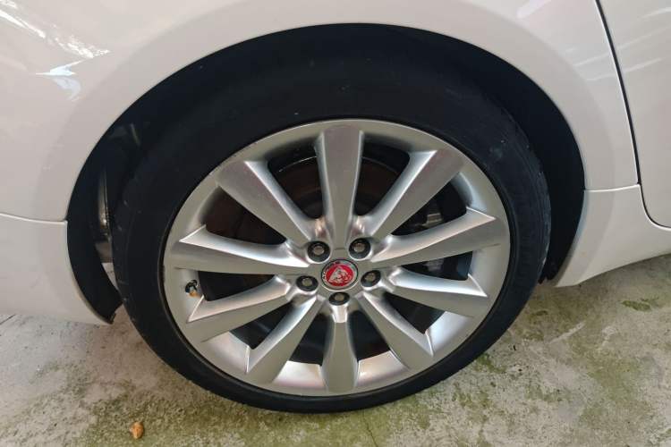 Used Jaguar XF 2015 XF 2.0T Luxury Edition Right Rear Wheel Hub