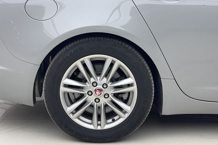 Used Jaguar XF 2015 XF 2.0T Sportbrake Luxury Edition Right Rear Wheel Hub