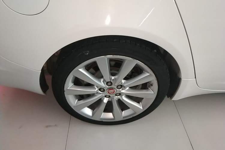 Used Jaguar XF 2015 XF 2.0T 80th Anniversary Limited Edition Luxury Model Right Rear Wheel Hub