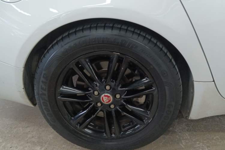 Used Jaguar XF 2015 XF 2.0T Prestige Edition Right Rear Wheel Hub