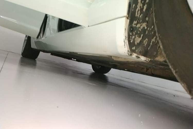 Used Jaguar XF 2015 XF 2.0T 80th Anniversary Limited Edition Luxury Model Right Side Sill