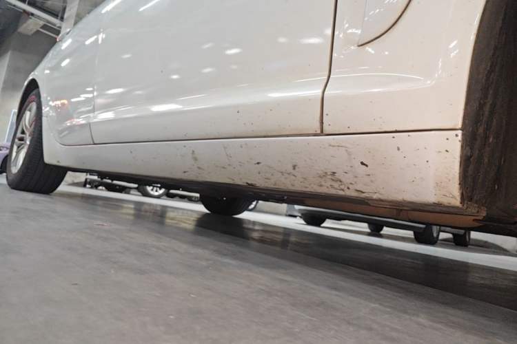 Used Jaguar XF 2015 XF 2.0T Prestige Edition Right Side Sill