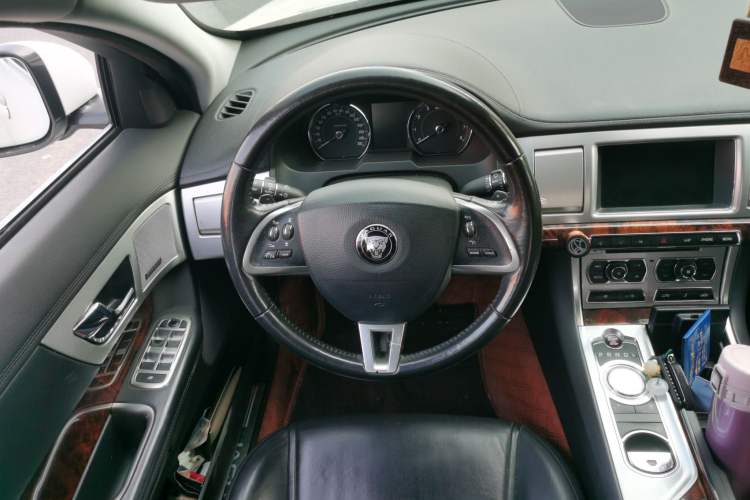 Used Jaguar XF 2015 XF 2.0T Sportbrake Luxury Edition Steering Wheel