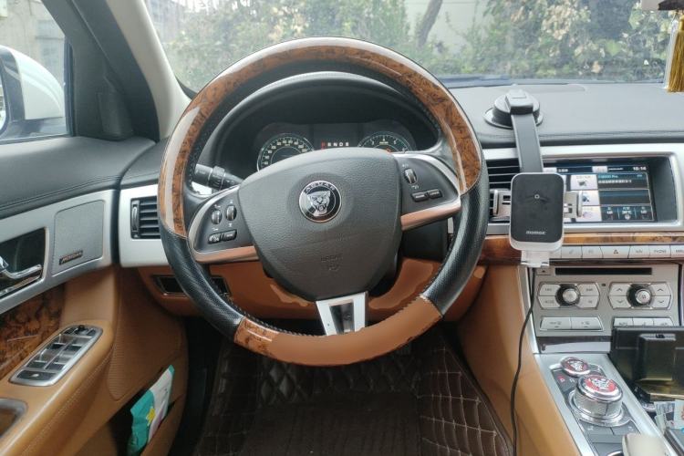 Used Jaguar XF 2015 XF 2.0T Sportbrake Luxury Edition Steering Wheel