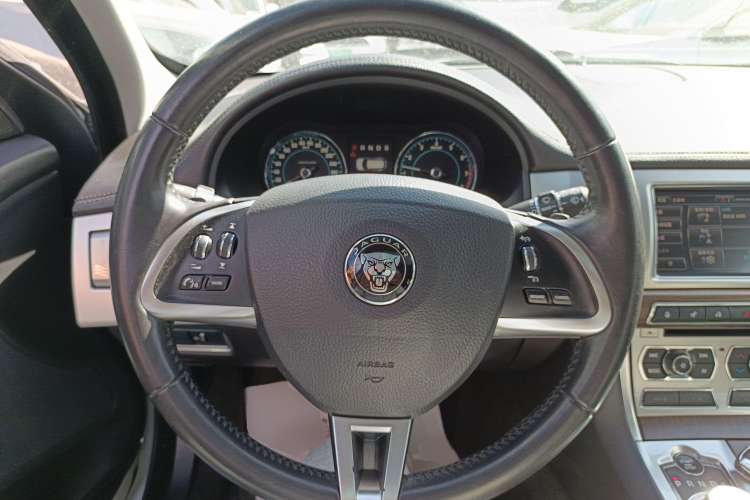 Used Jaguar XF 2015 XF 2.0T Sportbrake Luxury Edition Steering Wheel