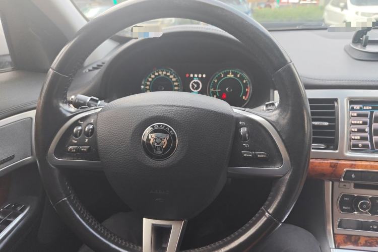 Used Jaguar XF 2015 XF 2.0T Sportbrake Luxury Edition Steering Wheel