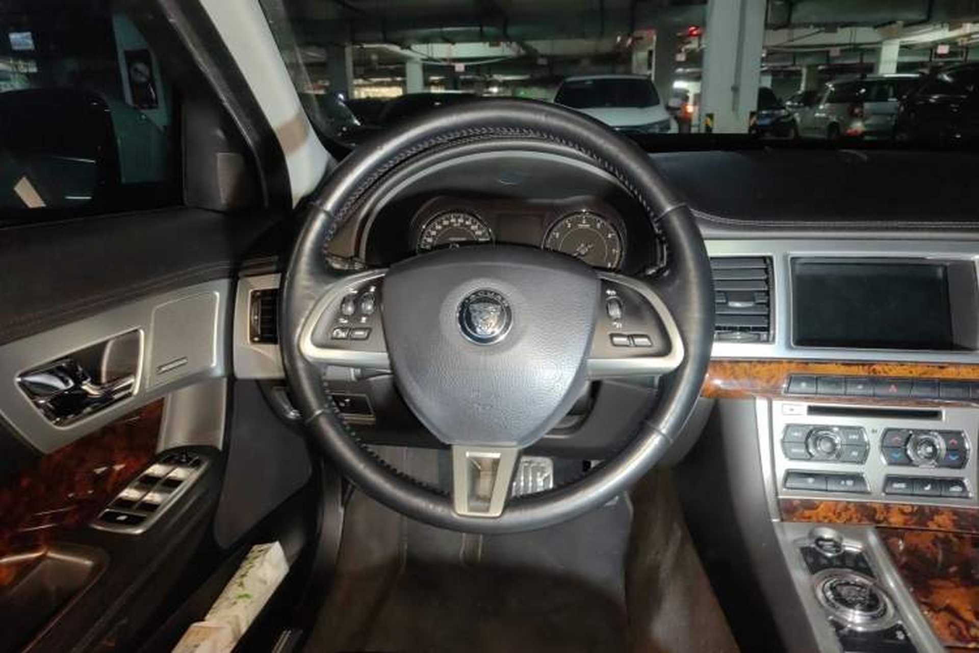 Used Jaguar XF 2015 XF 2.0T Sportbrake Luxury Edition Steering Wheel