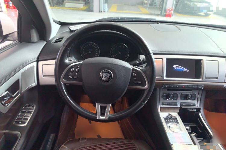 Used Jaguar XF 2015 XF 2.0T Sportbrake Luxury Edition Steering Wheel