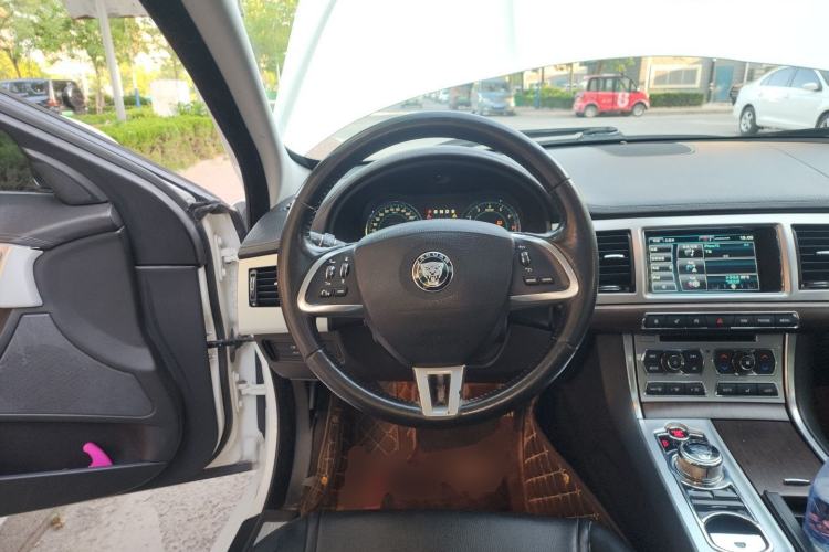 Used Jaguar XF 2015 XF 2.0T Prestige Edition Steering Wheel