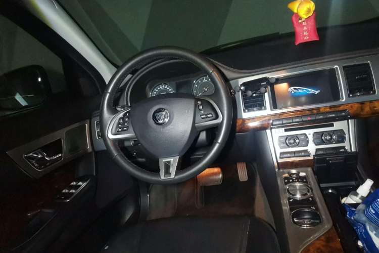 Used Jaguar XF 2015 XF 2.0T Sportbrake Luxury Edition Steering Wheel