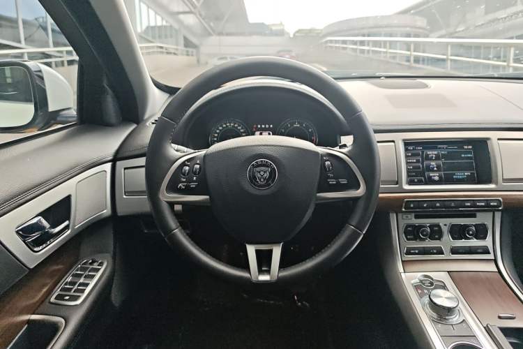 Used Jaguar XF 2015 XF 2.0T Prestige Edition Steering Wheel