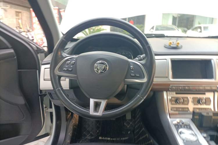 Used Jaguar XF 2015 XF 2.0T Prestige Edition Steering Wheel