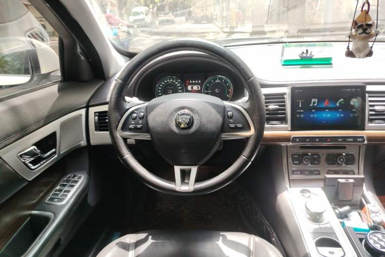 Used Jaguar XF 2015 XF 2.0T Prestige Edition Steering Wheel