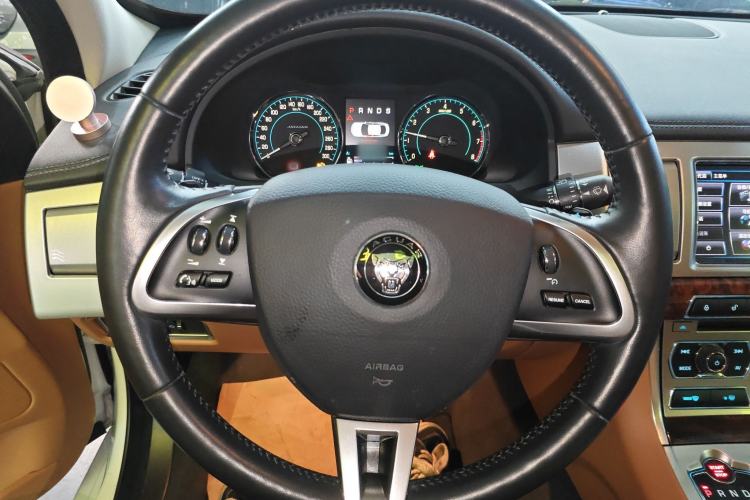 Used Jaguar XF 2015 XF 2.0T Luxury Edition Steering Wheel