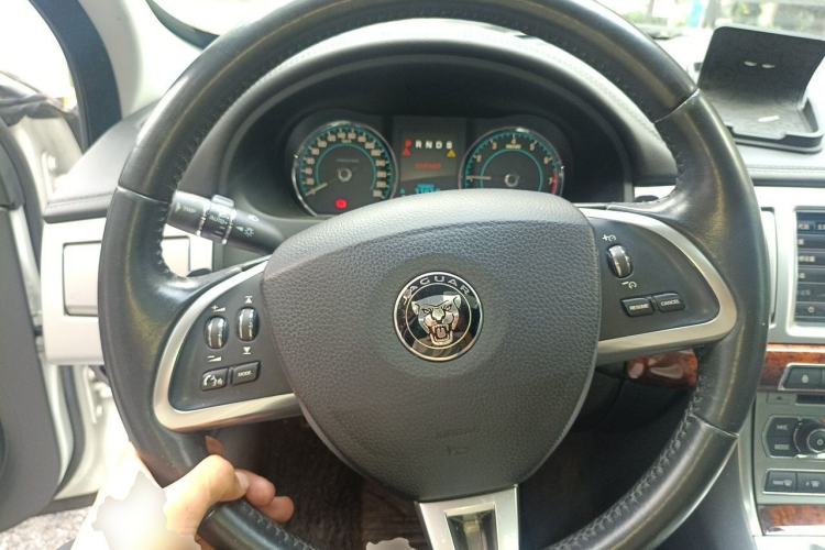 Used Jaguar XF 2015 XF 2.0T Luxury Edition Steering Wheel
