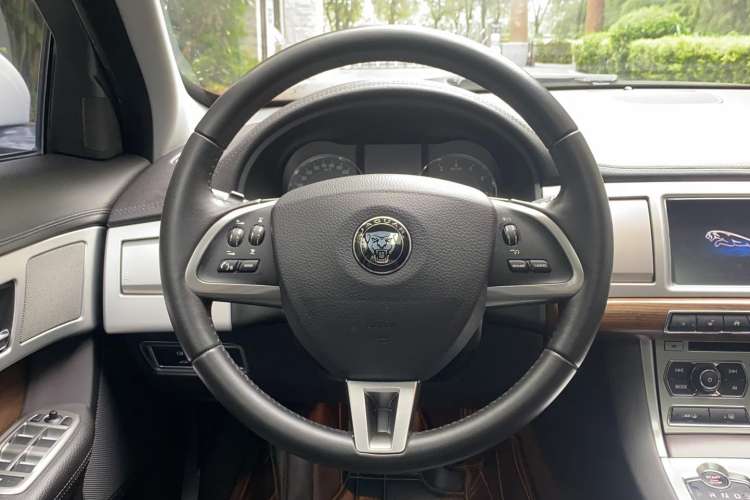 Used Jaguar XF 2015 XF 2.0T Sportbrake Luxury Edition Steering Wheel