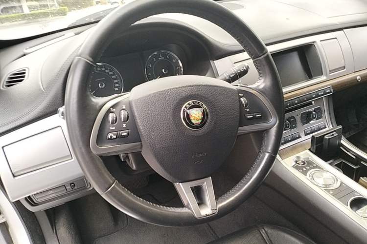 Used Jaguar XF 2015 XF 2.0T Prestige Edition Steering Wheel