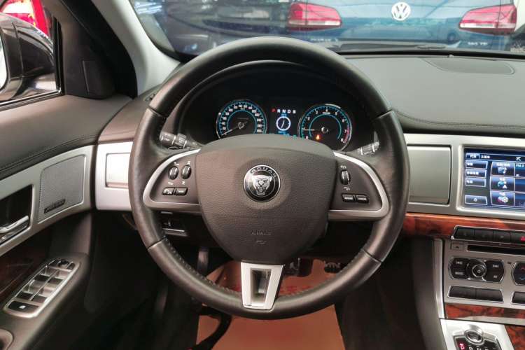 Used Jaguar XF 2015 XF 2.0T Sportbrake Luxury Edition Steering Wheel
