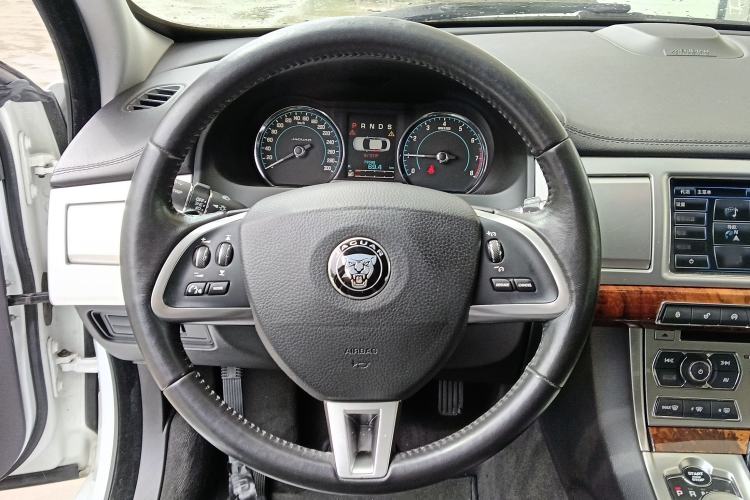 Used Jaguar XF 2015 XF 2.0T Luxury Edition Steering Wheel