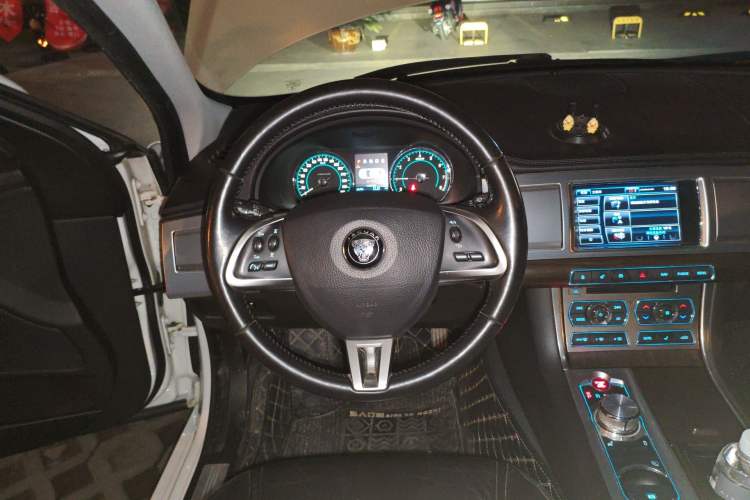 Used Jaguar XF 2015 XF 2.0T Prestige Edition Steering Wheel