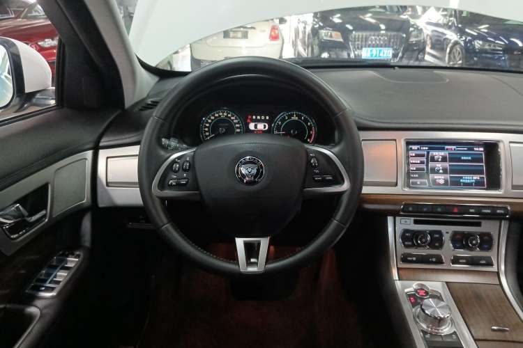 Used Jaguar XF 2015 XF 2.0T Prestige Edition Steering Wheel