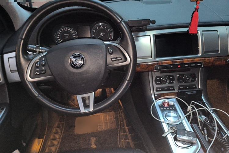 Used Jaguar XF 2015 XF 2.0T Luxury Edition Steering Wheel