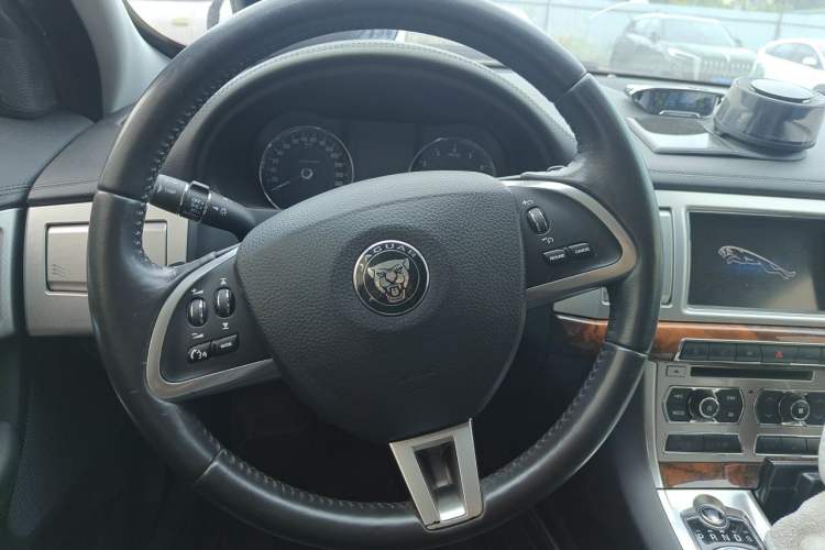 Used Jaguar XF 2015 XF 2.0T Sportbrake Luxury Edition Steering Wheel