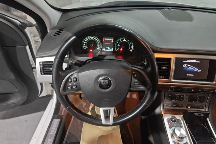 Used Jaguar XF 2015 XF 2.0T Prestige Edition Steering Wheel