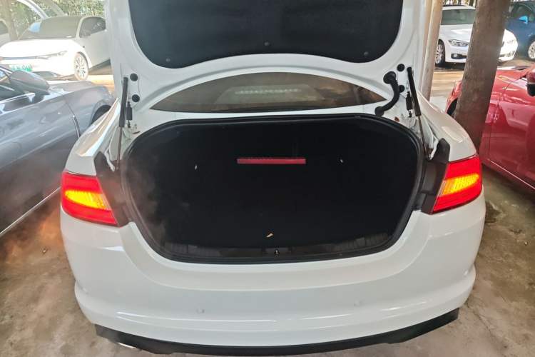 Used Jaguar XF 2015 XF 2.0T Luxury Edition Trunk