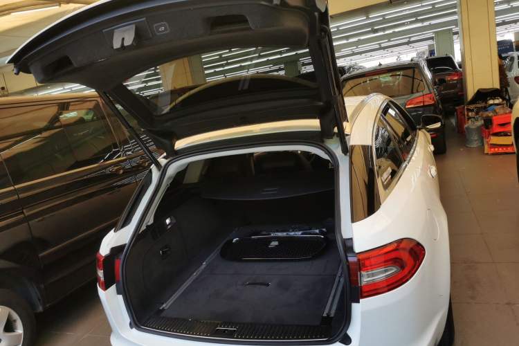 Used Jaguar XF 2015 XF 2.0T Sportbrake Luxury Edition Trunk