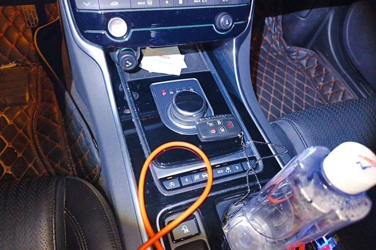 Used Jaguar XF 2016 XF 2.0T Two-Wheel-Drive Luxury Edition Gear Lever