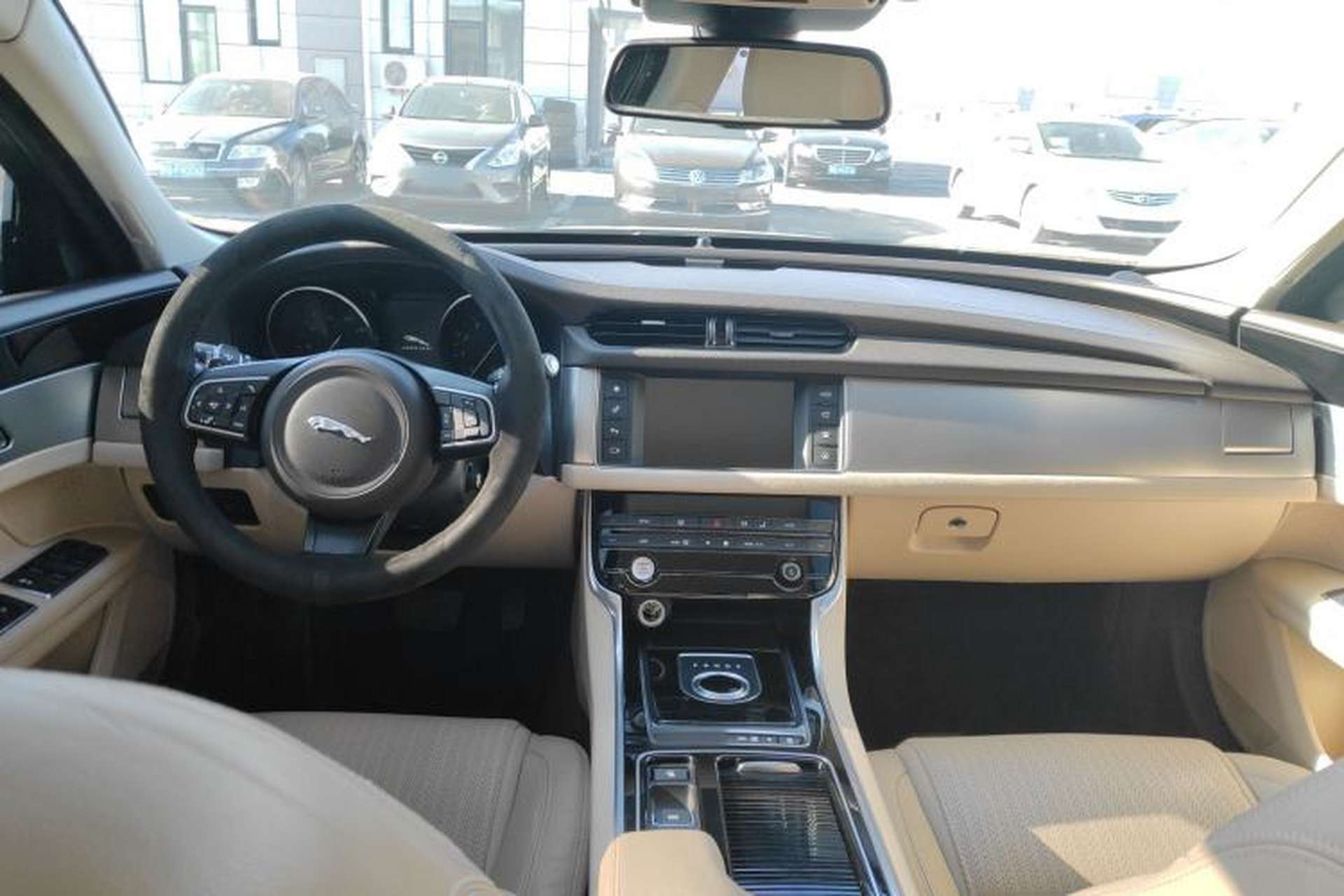 Used Jaguar XF 2016 XF 2.0T Two-Wheel-Drive Luxury Edition Interior 3