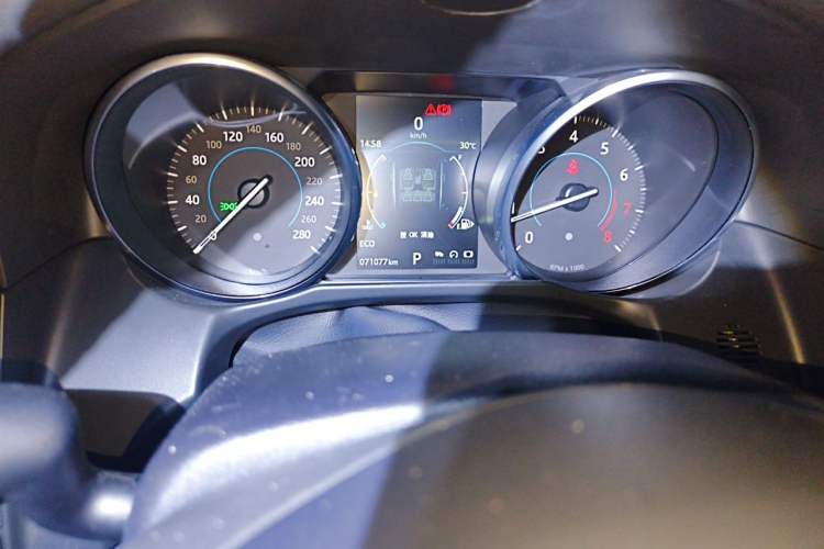 Used Jaguar XF 2016 XF 2.0T Two-Wheel-Drive Luxury Edition Odometer Close Up