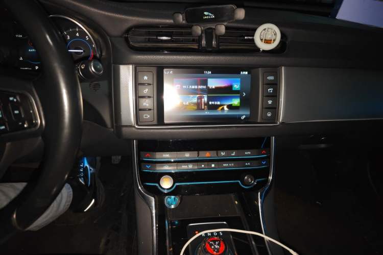 Used Jaguar XF 2016 XF 2.0T Two-Wheel-Drive Luxury Edition Audio And AC Panel