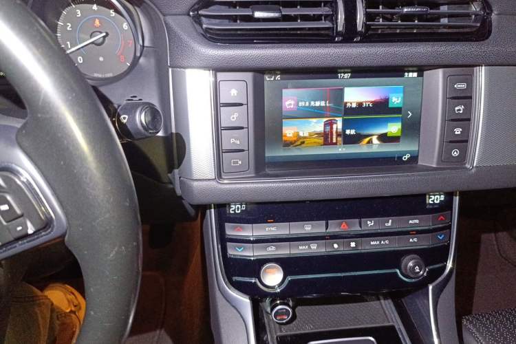 Used Jaguar XF 2016 XF 3.0 SC Two-Wheel-Drive Luxury Edition Audio And AC Panel