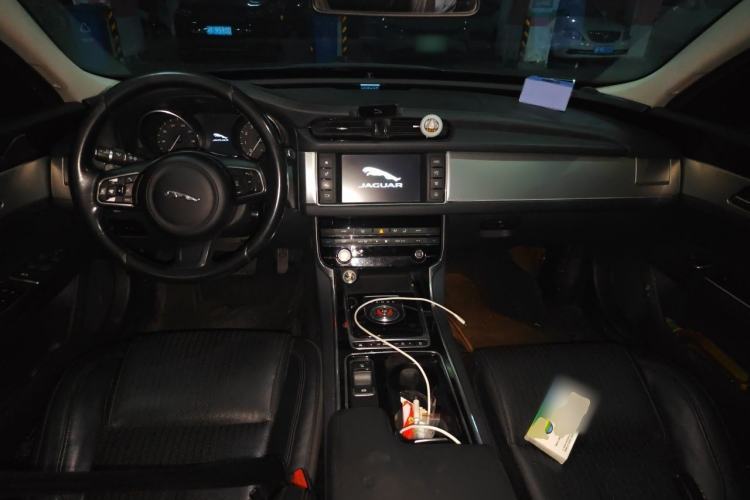 Used Jaguar XF 2016 XF 2.0T Two-Wheel-Drive Luxury Edition Center Console